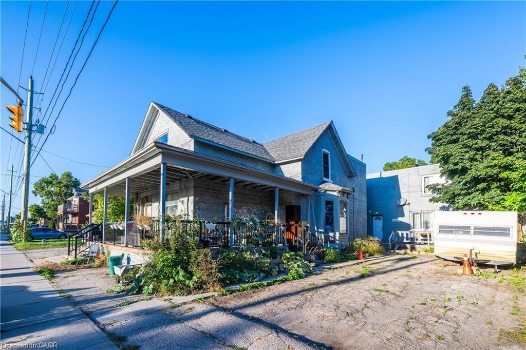 225 Water Street N Property Photo 6