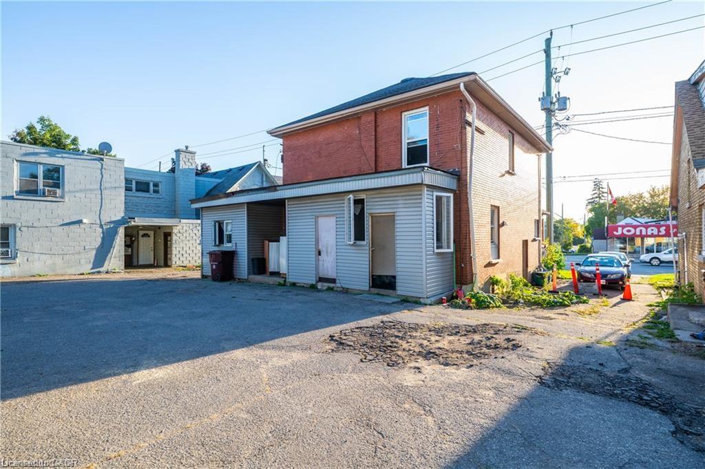 229 Water Street N Property Photo 7