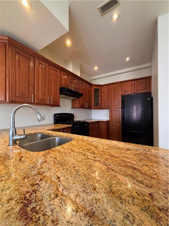 201-130 Wellington Street N Property Photo 1