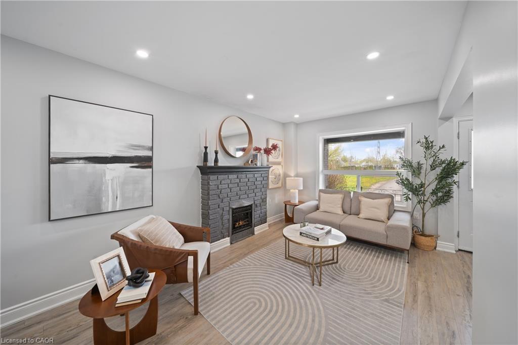 305 Weir Street N Property Photo 1