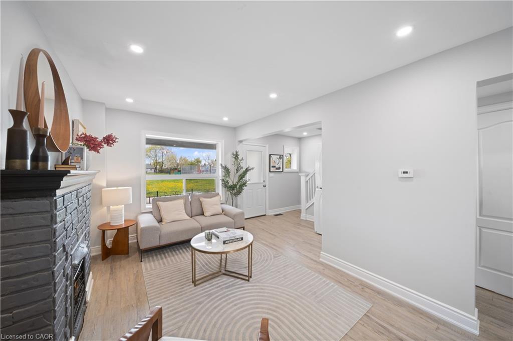 305 Weir Street N Property Photo 3