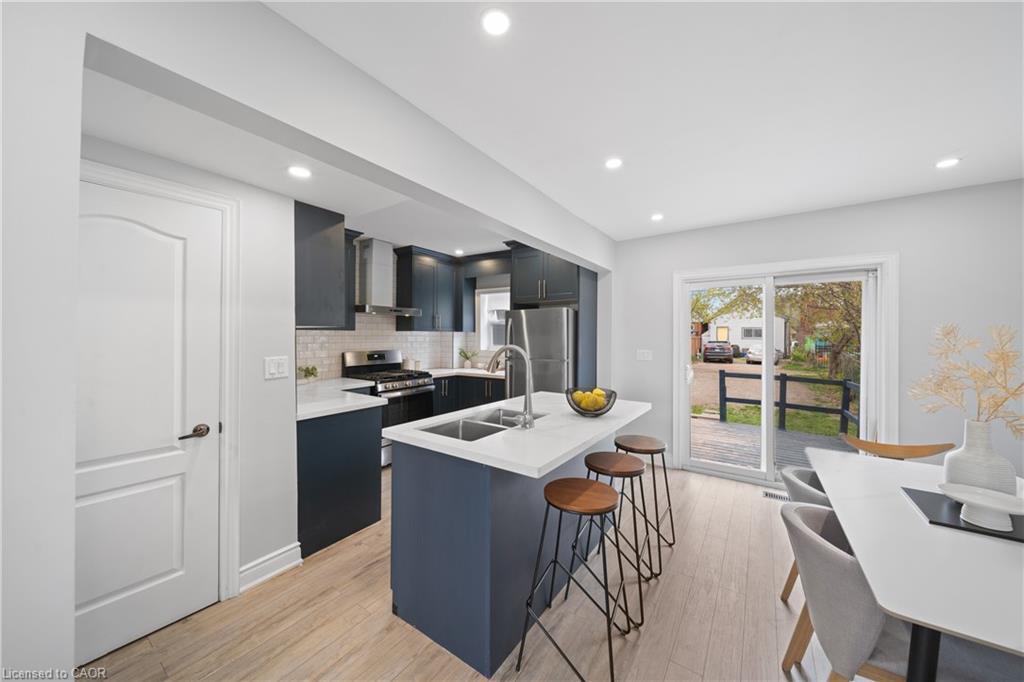 305 Weir Street N Property Photo 4