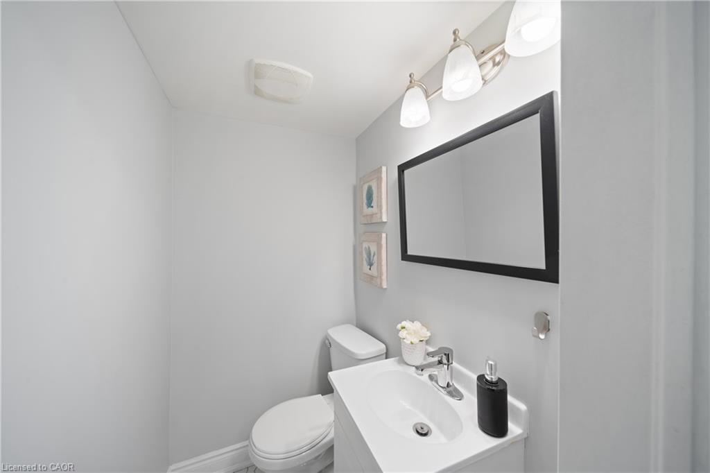 305 Weir Street N Property Photo 9