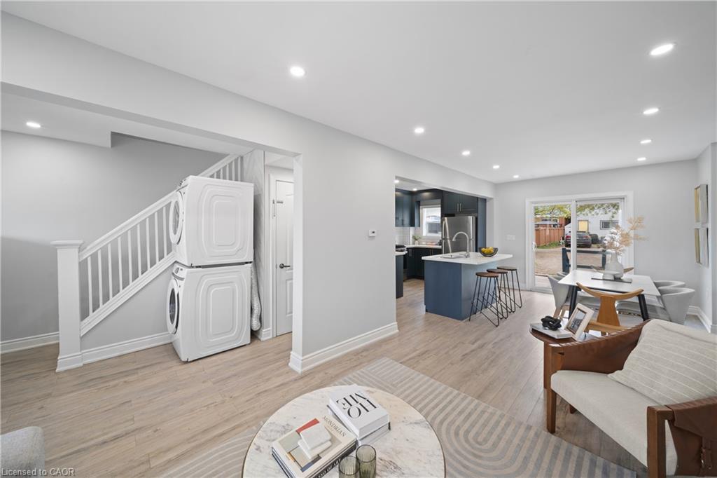 305 Weir Street N Property Photo 10
