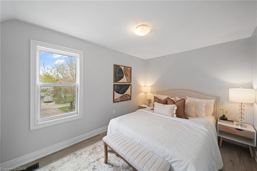 305 Weir Street N Property Photo 11
