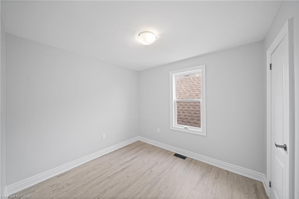 305 Weir Street N Property Photo 13