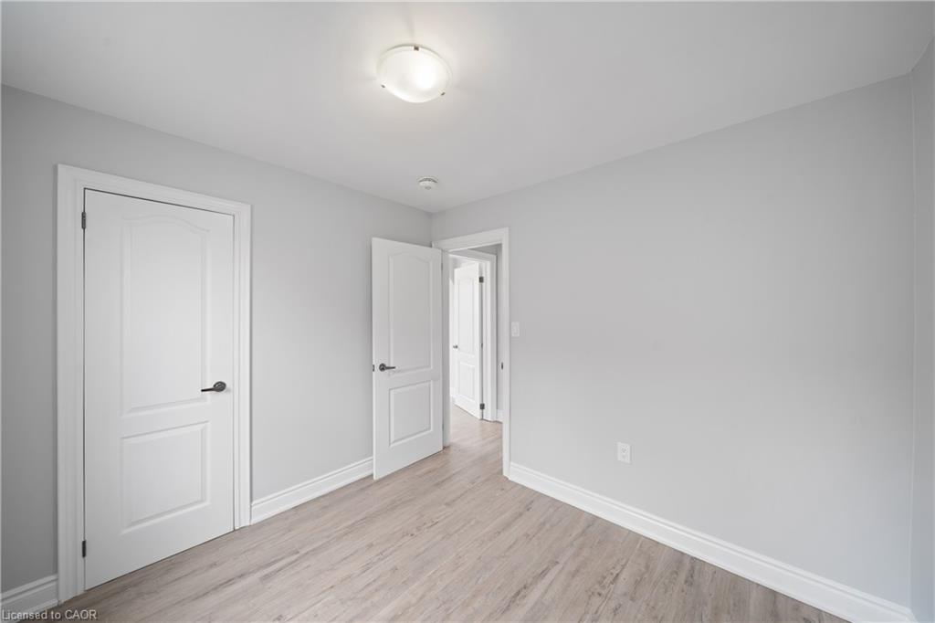 305 Weir Street N Property Photo 14