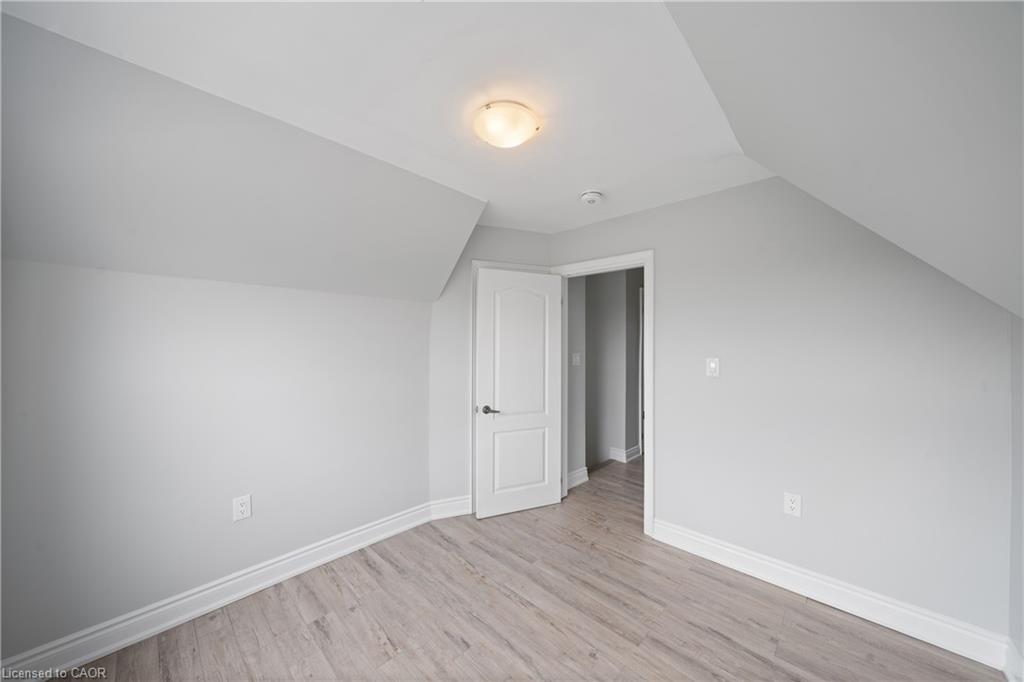 305 Weir Street N Property Photo 16