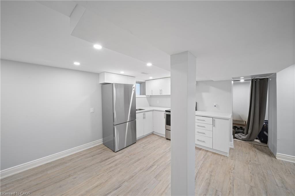 305 Weir Street N Property Photo 20