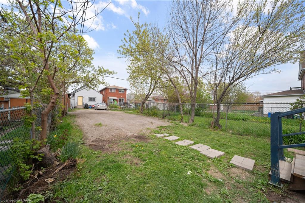 305 Weir Street N Property Photo 26