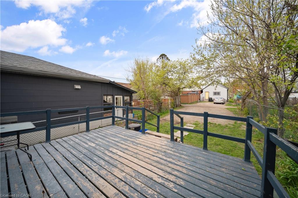 305 Weir Street N Property Photo 27