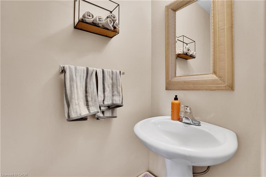 60 Featherstone Street Property Photo 11