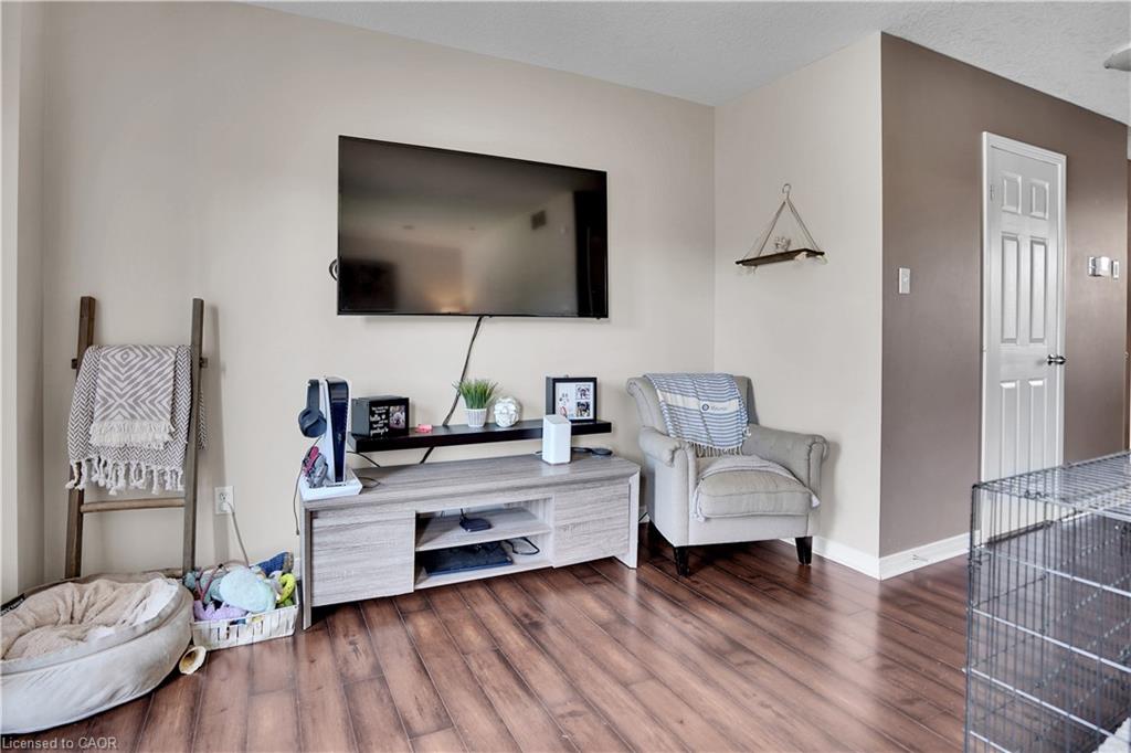 60 Featherstone Street Property Photo 13