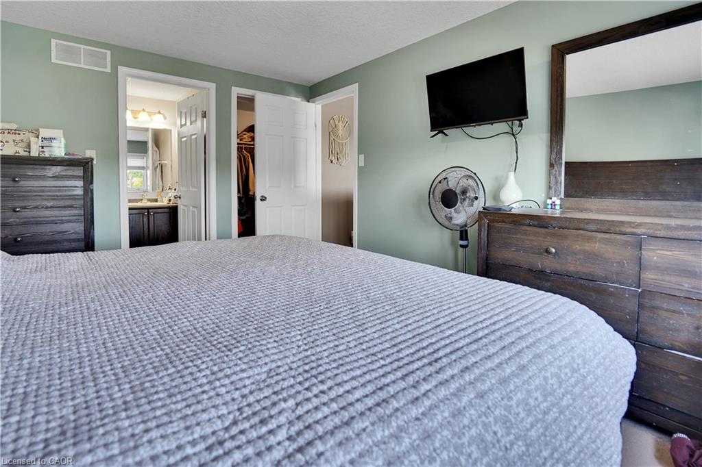 60 Featherstone Street Property Photo 15