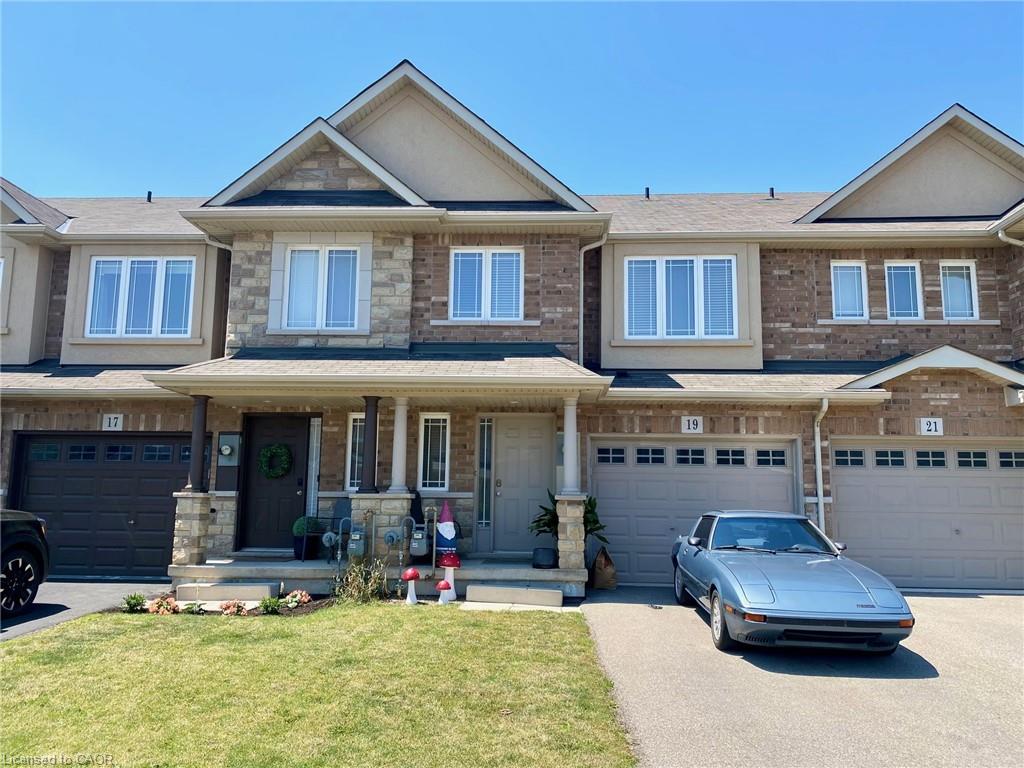 19 Charleswood Crescent Property Photo 1