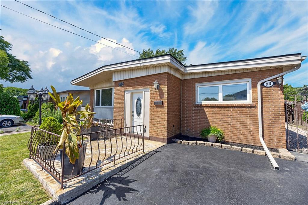 96 Fielding Crescent Property Photo 4