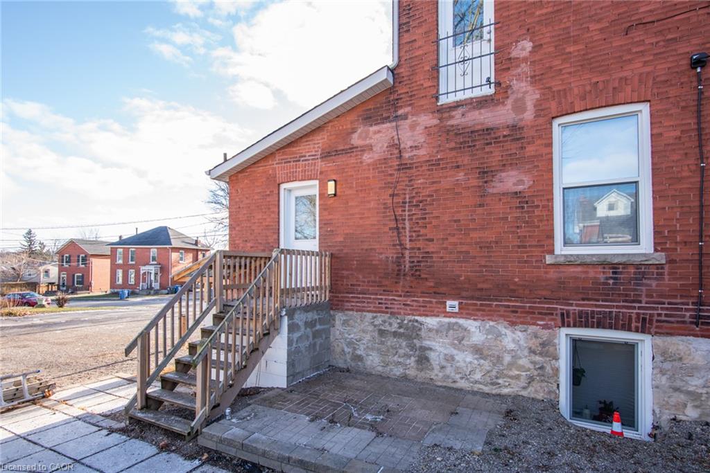 B-70 Waterloo Avenue Property Photo 8