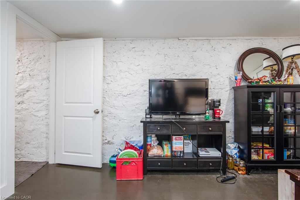 B-70 Waterloo Avenue Property Photo 18