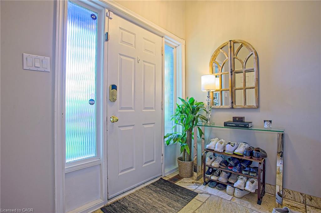 259 Main Street W Property Photo 3