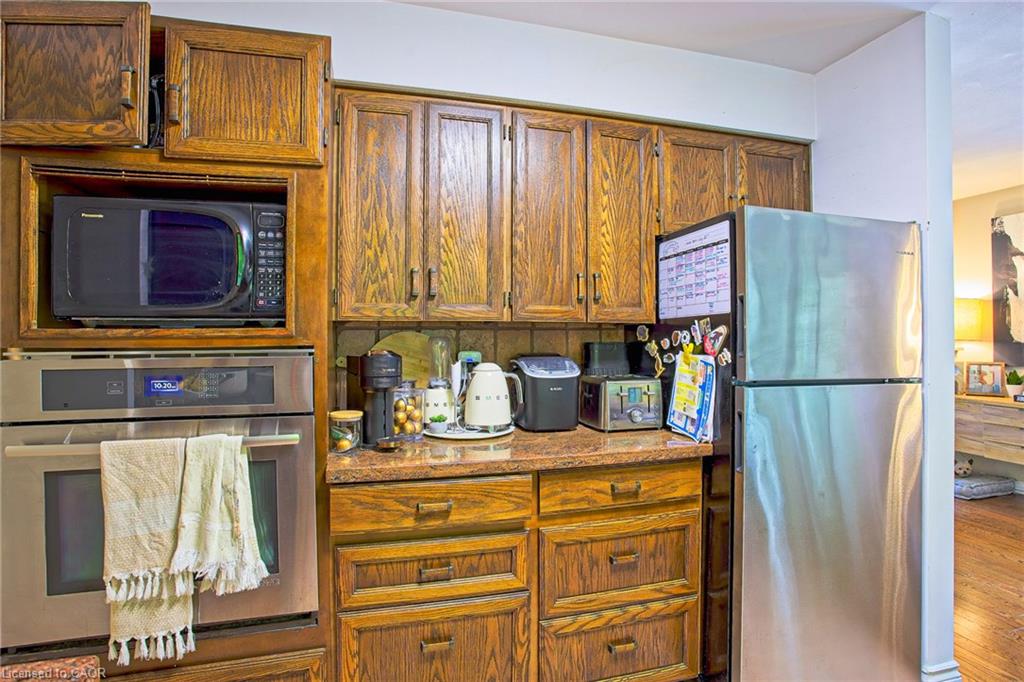 259 Main Street W Property Photo 10