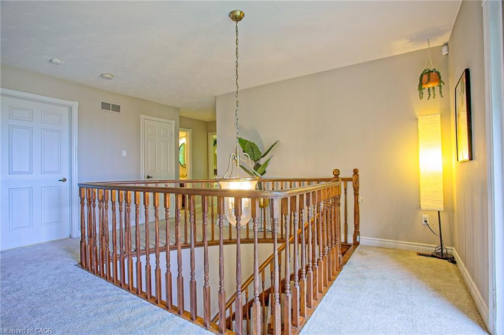 259 Main Street W Property Photo 16