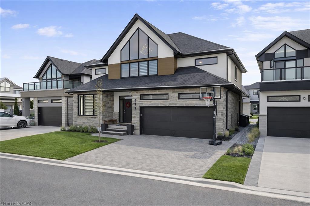 18-972 Stonecliffe Walk
