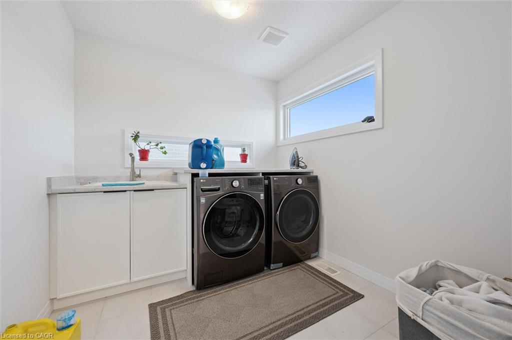 18-972 Stonecliffe Walk Property Photo 32
