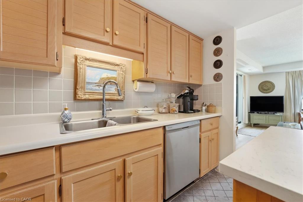 807-8 Village Green Property Photo 14