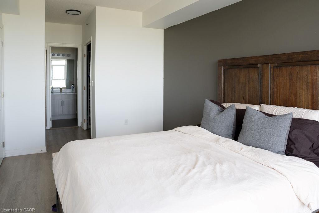 610-560 North Service Road Property Photo 11