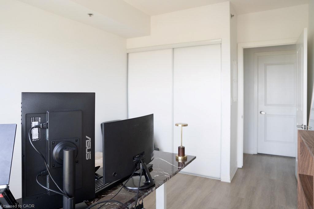 610-560 North Service Road Property Photo 16