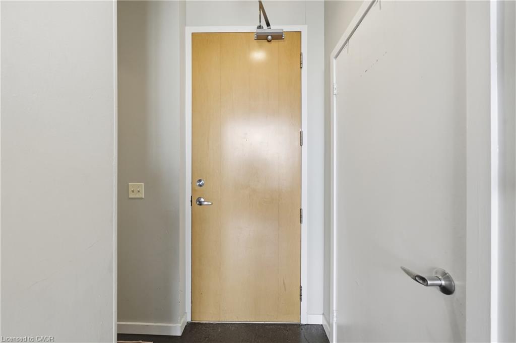 307-410 King Street W Property Photo 4
