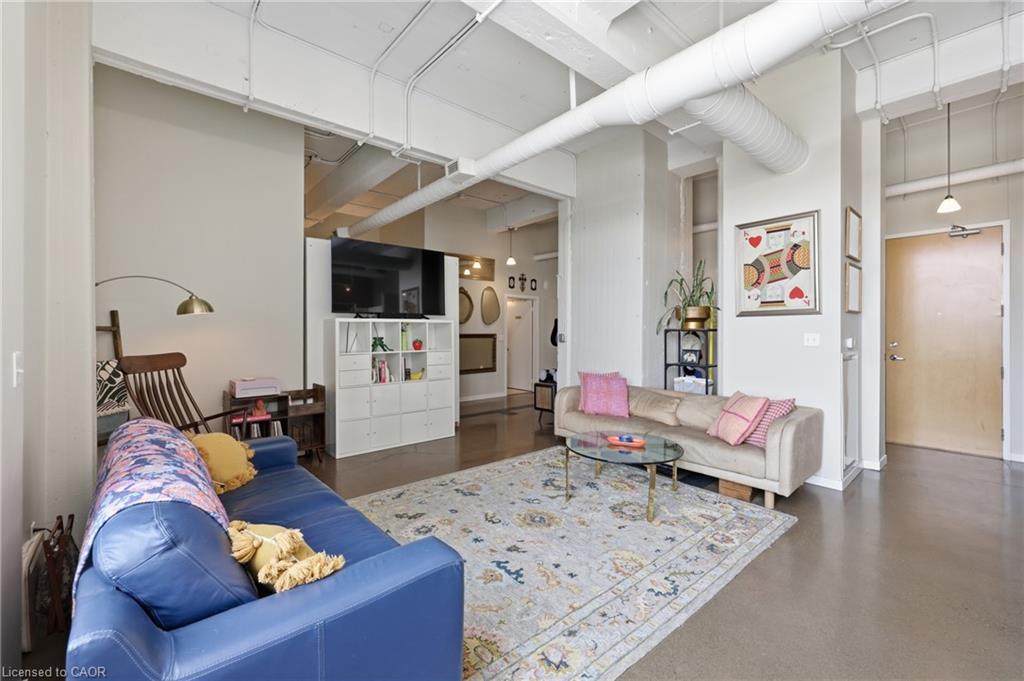 307-410 King Street W Property Photo 10