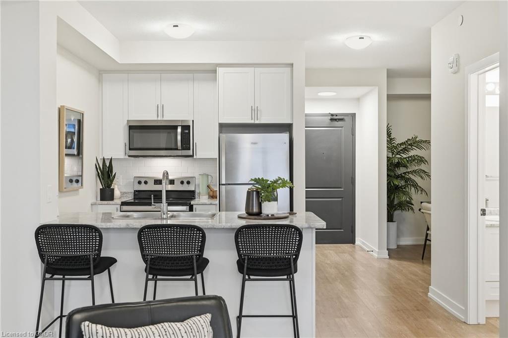 604-870 Queenston Road Property Photo 14