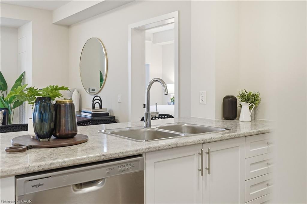 604-870 Queenston Road Property Photo 16