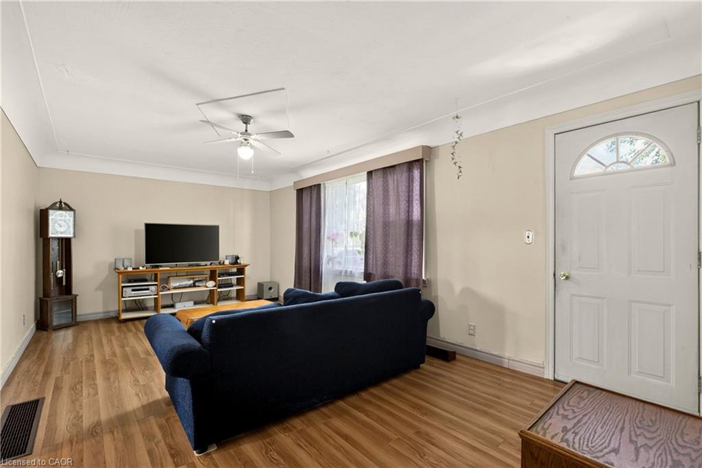 958 Highland Road E Property Photo 5