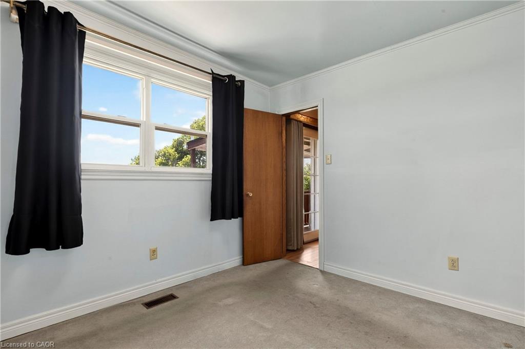 958 Highland Road E Property Photo 13