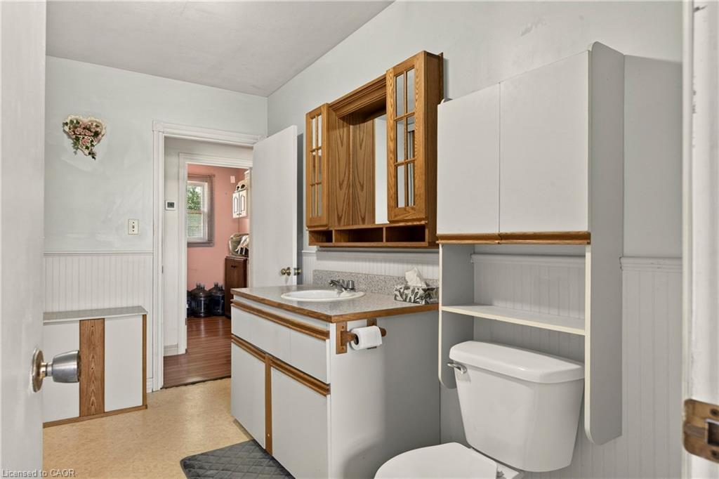 958 Highland Road E Property Photo 14