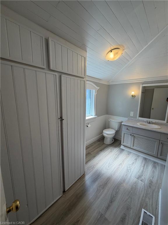 104 Marshall Street Property Photo 9