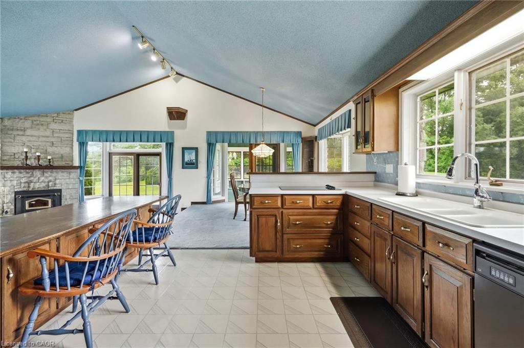 1046 Book Road W Property Photo 11