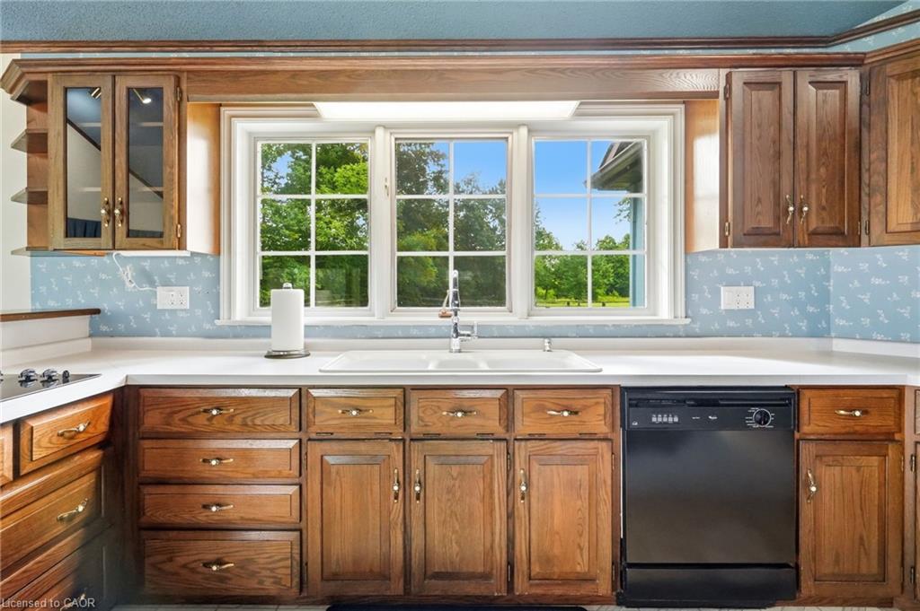 1046 Book Road W Property Photo 12