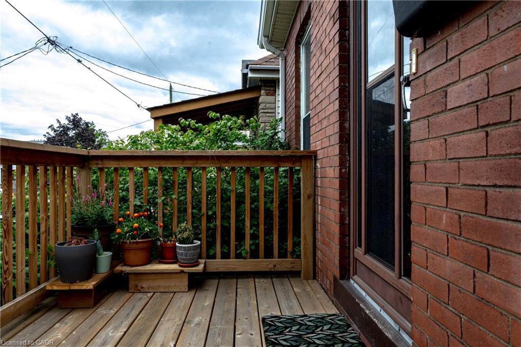 94 Edgemont Street N Property Photo 3