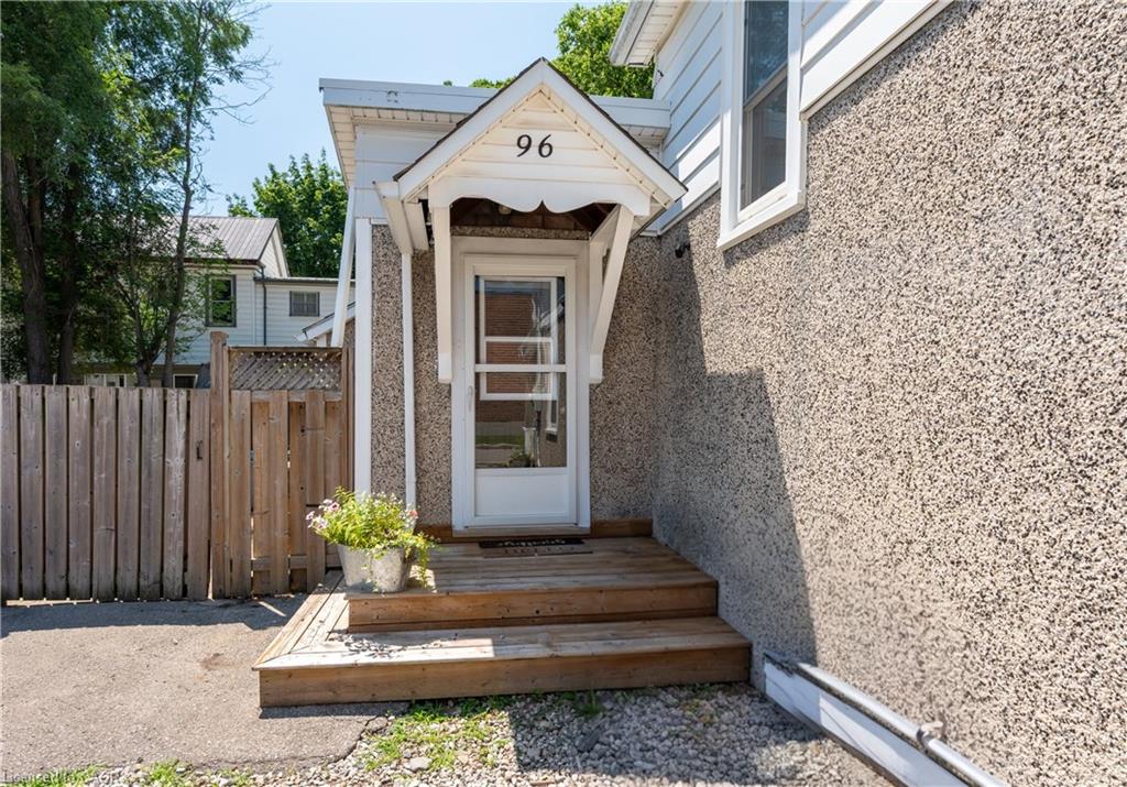 96 Avonlea Street Property Photo 29