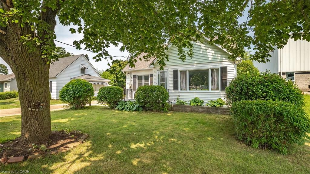 509 Queensway W Property Photo 3