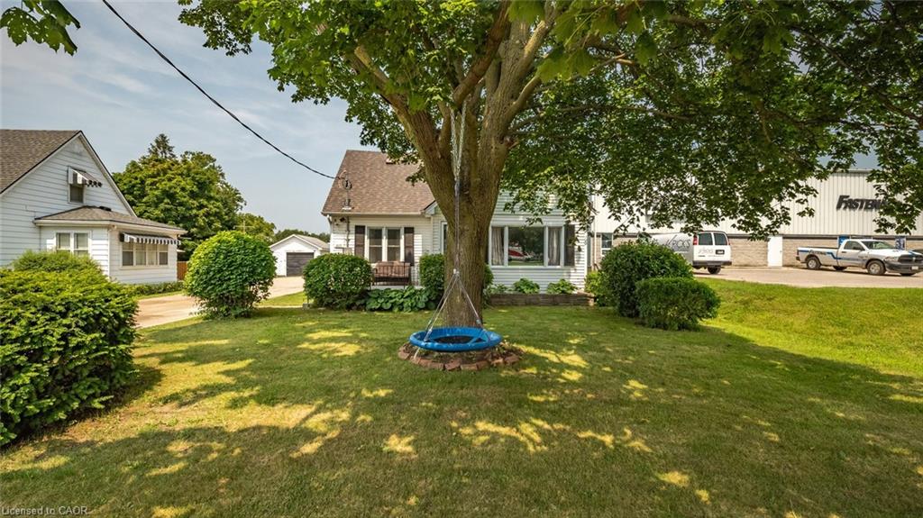 509 Queensway W Property Photo 4
