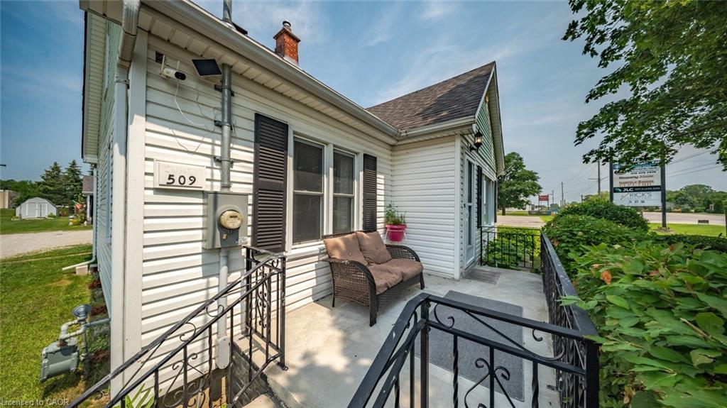 509 Queensway W Property Photo 5