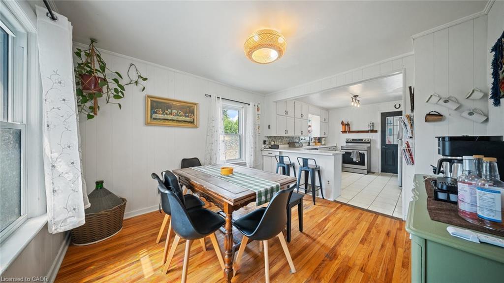 509 Queensway W Property Photo 9