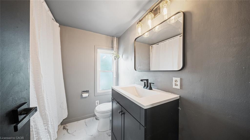 509 Queensway W Property Photo 18