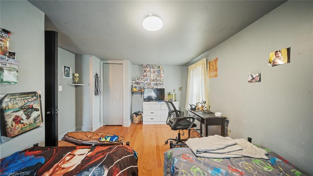 509 Queensway W Property Photo 20