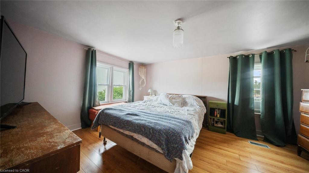 509 Queensway W Property Photo 21