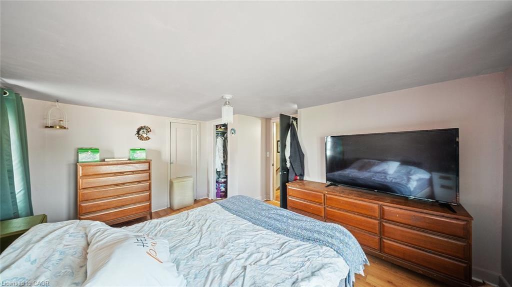 509 Queensway W Property Photo 22